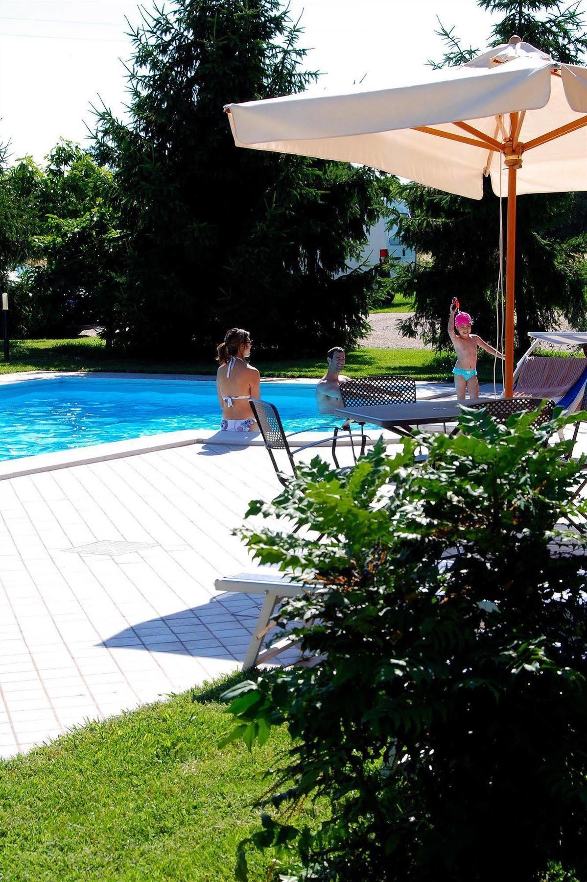 Agriturismo-R&B Corte Dei Gioghi Ferrara Exterior foto