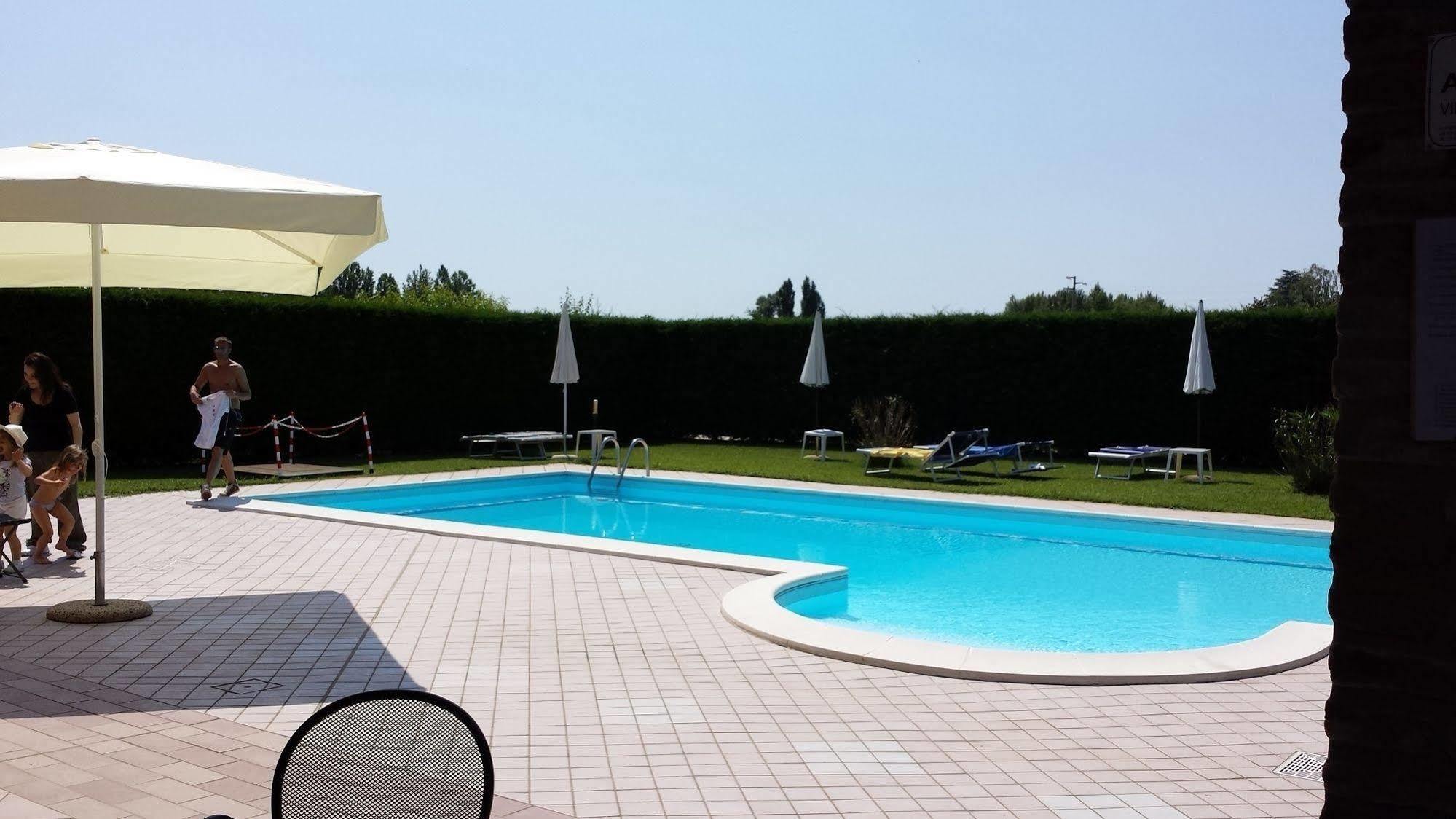 Agriturismo-R&B Corte Dei Gioghi Ferrara Exterior foto
